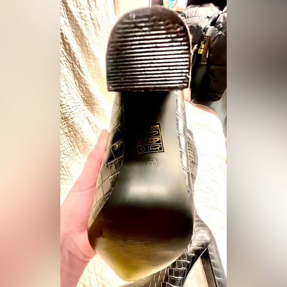 So-Me-DILAN-BLKCROC-size 8.5 barely used. Excellent condition. - Picture 11 of 13